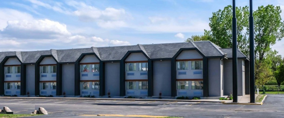 Featured image for BridgePointe Inn & Suites